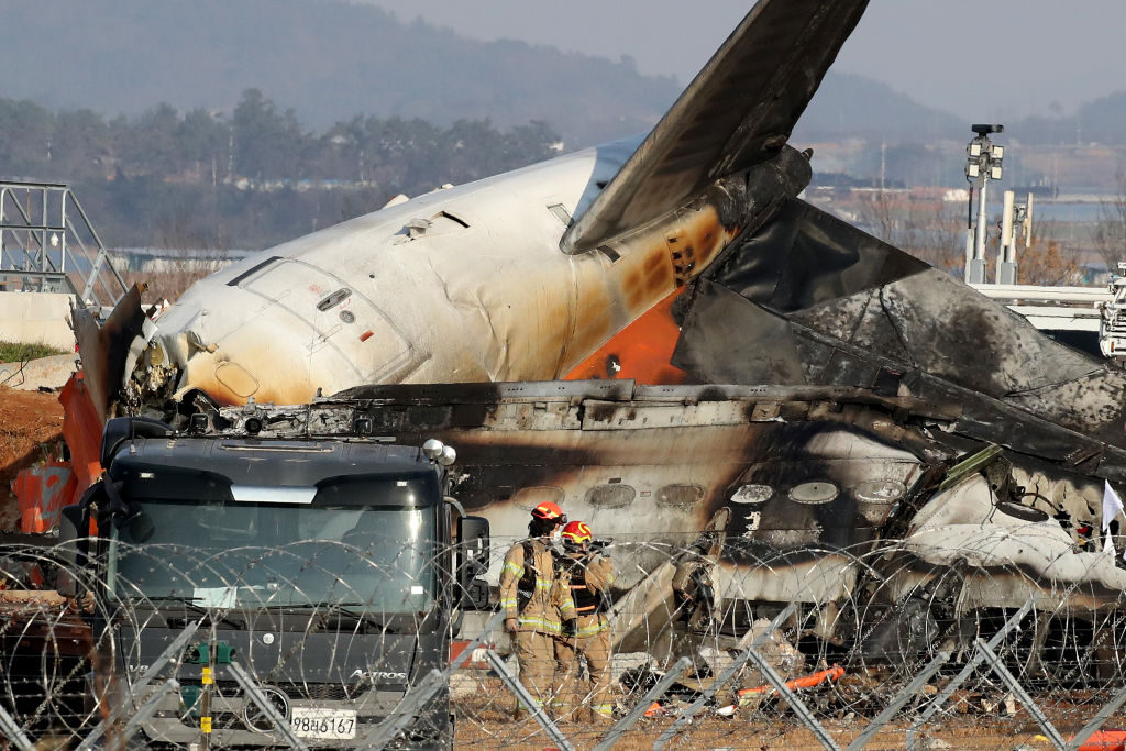 韓国で181人搭乗の旅客機が着陸時に炎上　ムアン国際空港