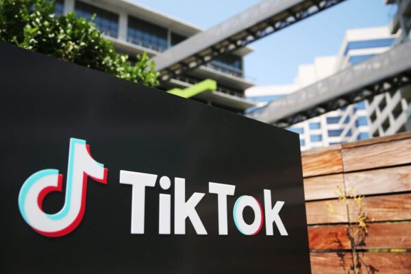 TikTok、「おすすめ」動画にウクライナ情勢の偽情報を表示＝米調査機関