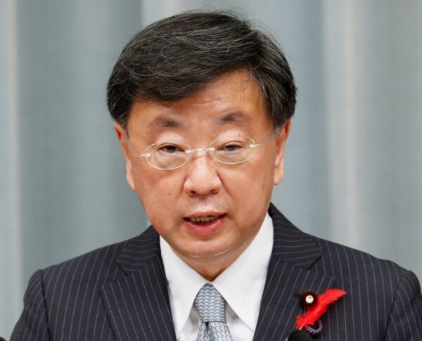 5日朝の官邸内での機動隊員死亡は自殺＝松野官房長官