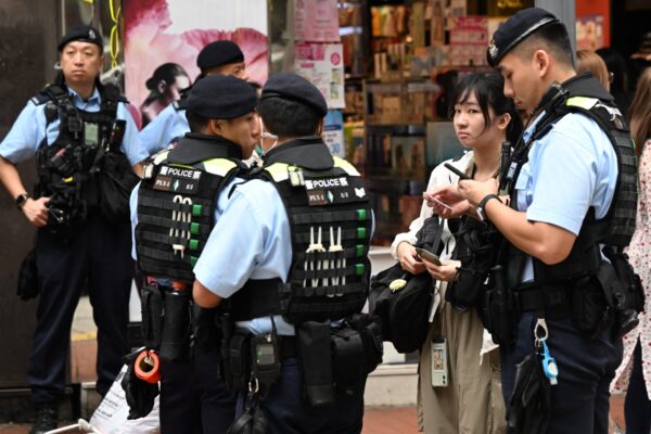 天安門事件追悼の邦人、香港当局に一時拘束される　官房長官「適切に対応していく」