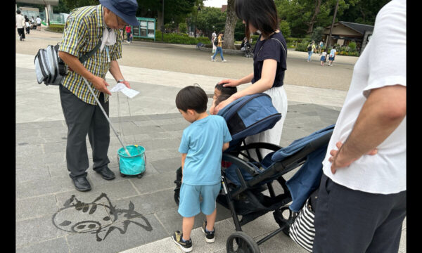【動画あり】「上野公園」で出没　水で絵を描く「謎のおじさん」