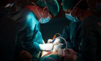 33分で移植用の肺が届く　手術した医師の投稿が物議醸し、臓器の供給源の情報公開を求める声