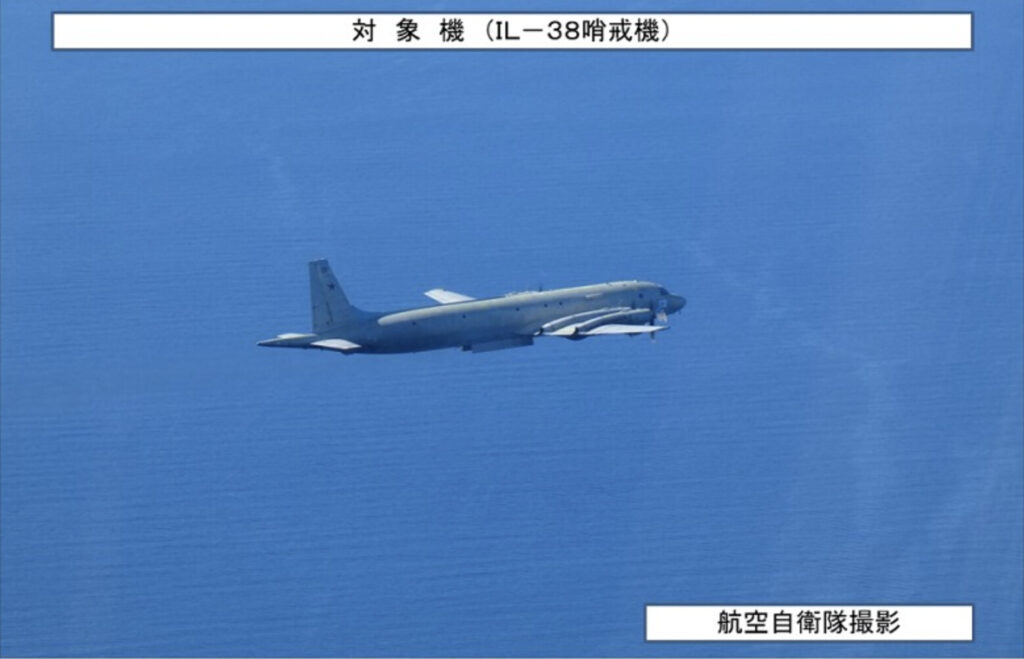 ロシア機が日本領空侵犯　自衛隊機がフレアで警告