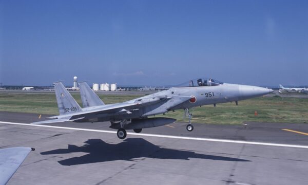 中国共産党軍　情報収集機と爆撃機各1機が沖縄本島と宮古島間を飛行