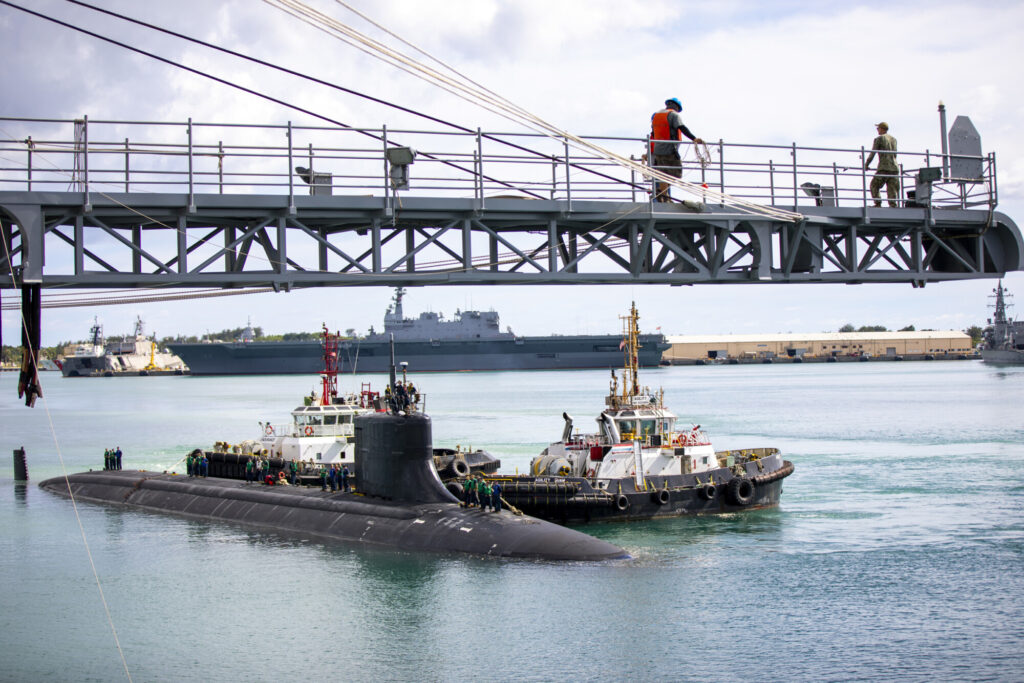 アメリカ海軍のシーウルフ級原子力潜水艦　日本に到着　太平洋での軍事戦略と中共への影響