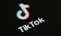 EU　TikTokにデータ凍結を命令　