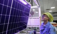 中国太陽光発電業界　過剰生産と競争激化で淘汰の局面に