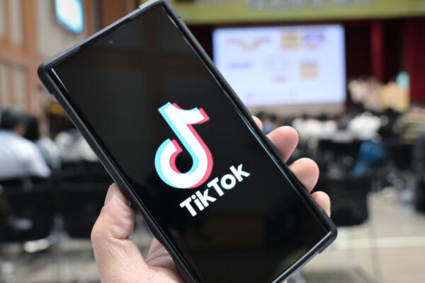 カナダ政府、TikTokを通じた影響力工作に警戒　外国干渉委員会で報告