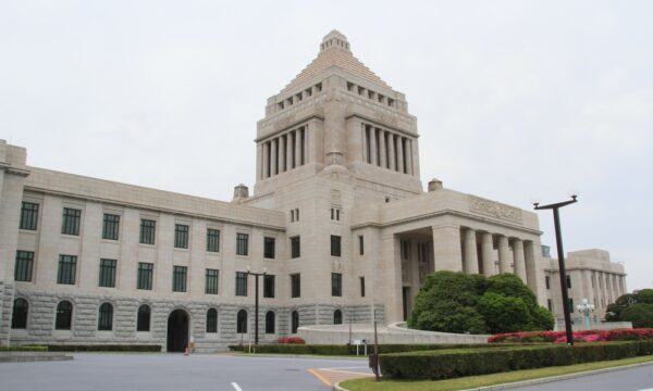 政府　悪質なホストクラブへ対策　風営法改正案を閣議決定